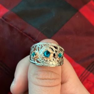 Beautiful women’s ring size 8 with blue crystals